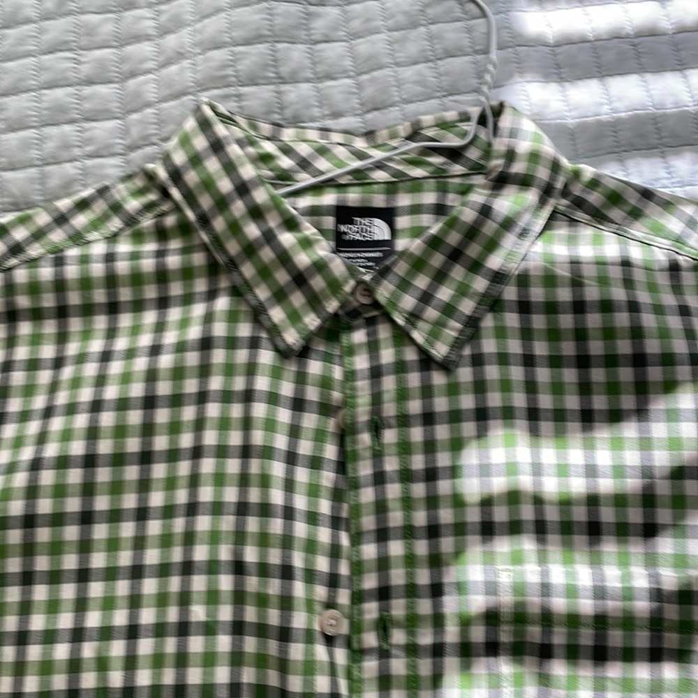 The north face plaid short sleeve never worn size large